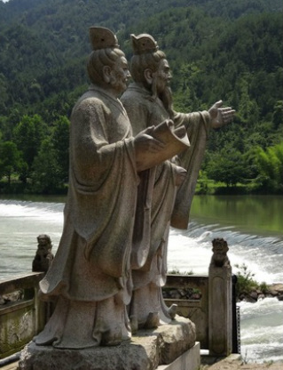 2 statues in Dengta Town, Lishui